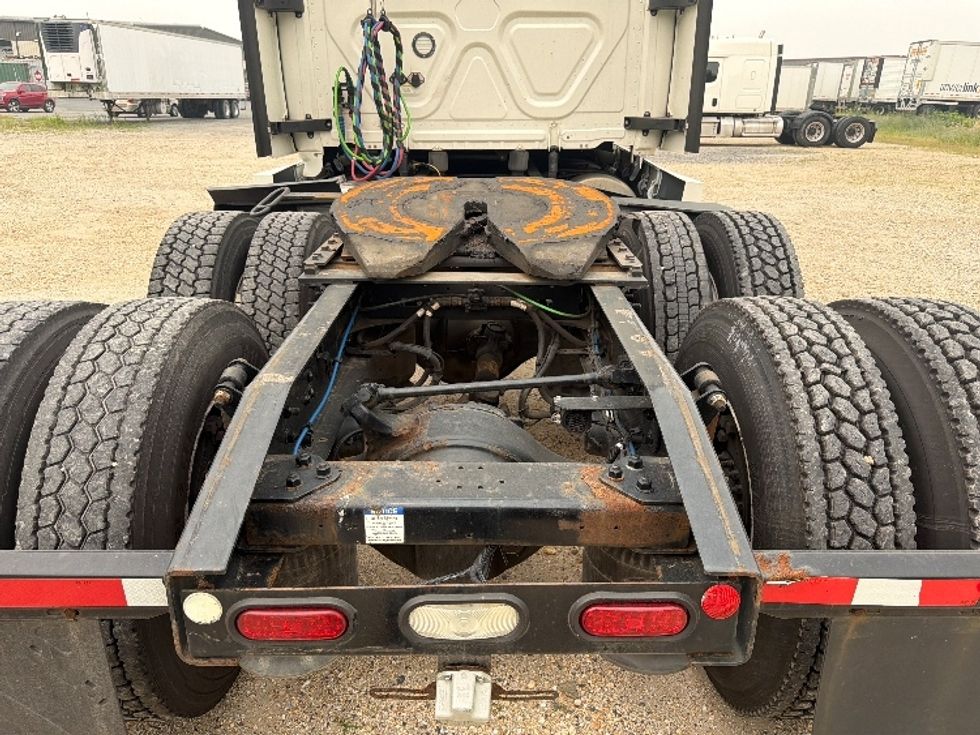 Sleeper Tractor-Heavy Duty Tractors-Freightliner-2021-T12664ST-Reading-PA-688,575\n\t\tmiles-$ 53,500 - Image 6