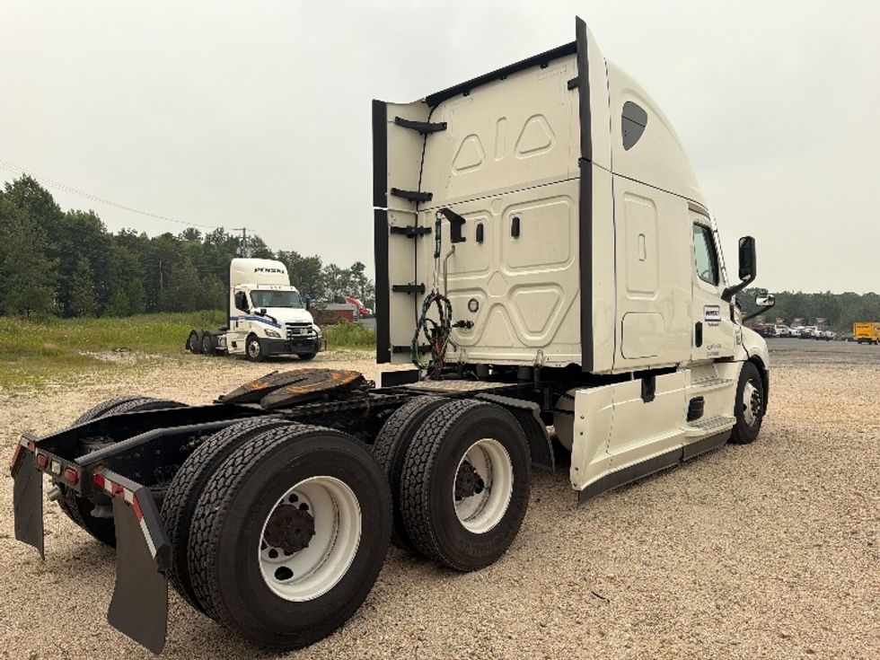Sleeper Tractor-Heavy Duty Tractors-Freightliner-2021-T12664ST-Reading-PA-688,575\n\t\tmiles-$ 53,500 - Image 7