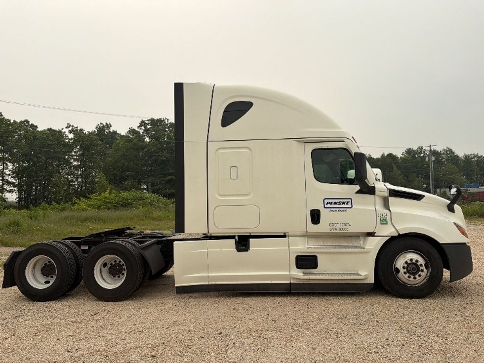 Sleeper Tractor-Heavy Duty Tractors-Freightliner-2021-T12664ST-Reading-PA-688,575\n\t\tmiles-$ 53,500 - Image 8