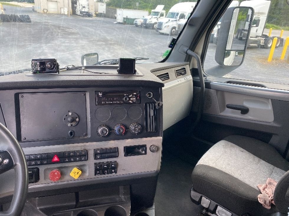 Sleeper Tractor-Heavy Duty Tractors-Freightliner-2021-T12664ST-Resaca-GA-439,053\n\t\tmiles-$ 74,500 - Image 12