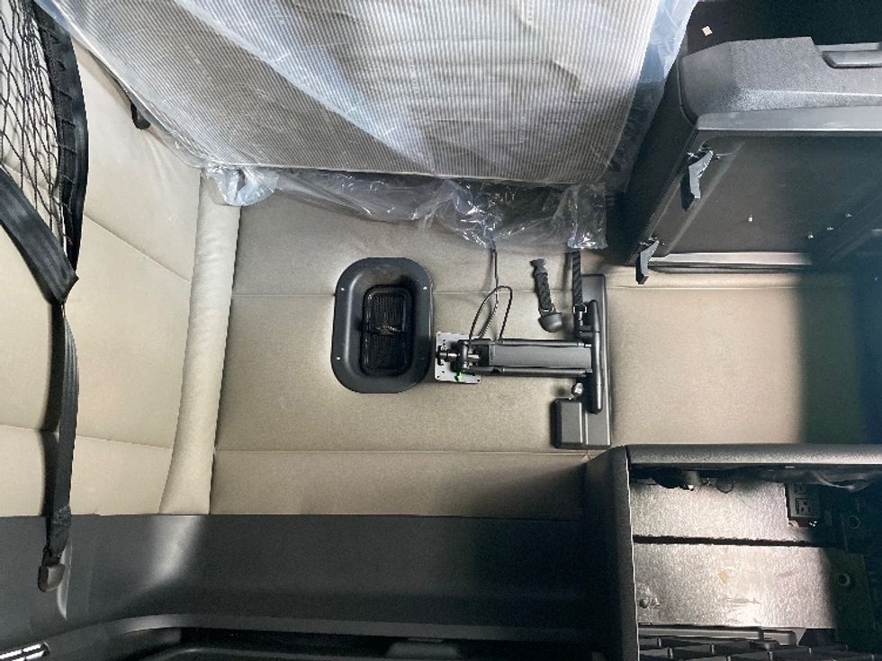 Sleeper Tractor-Heavy Duty Tractors-Freightliner-2021-T12664ST-Resaca-GA-439,053\n\t\tmiles-$ 74,500 - Image 18