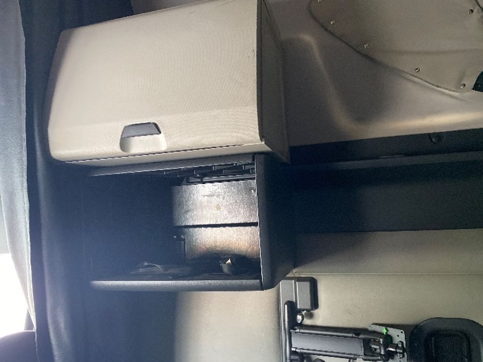 Sleeper Tractor-Heavy Duty Tractors-Freightliner-2021-T12664ST-Resaca-GA-439,053\n\t\tmiles-$ 74,500 - Image 19