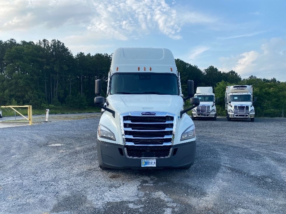 Sleeper Tractor-Heavy Duty Tractors-Freightliner-2021-T12664ST-Resaca-GA-439,053\n\t\tmiles-$ 74,500 - Image 2