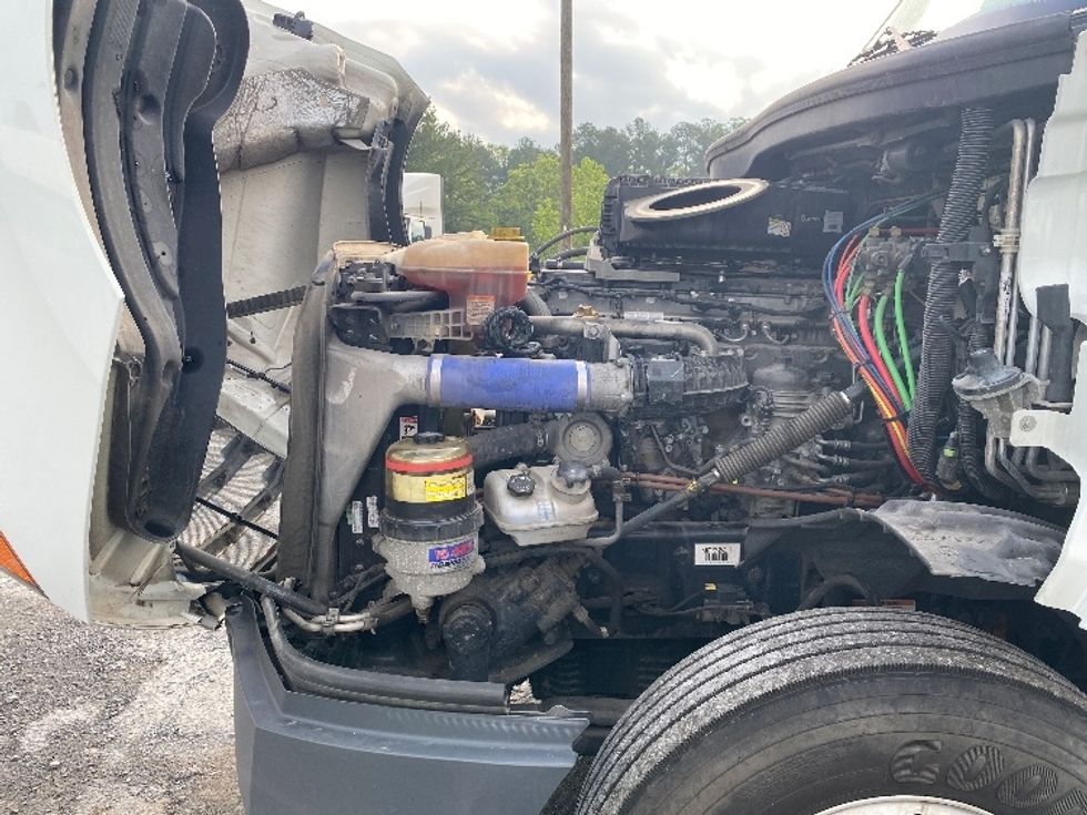 Sleeper Tractor-Heavy Duty Tractors-Freightliner-2021-T12664ST-Resaca-GA-439,053\n\t\tmiles-$ 74,500 - Image 21