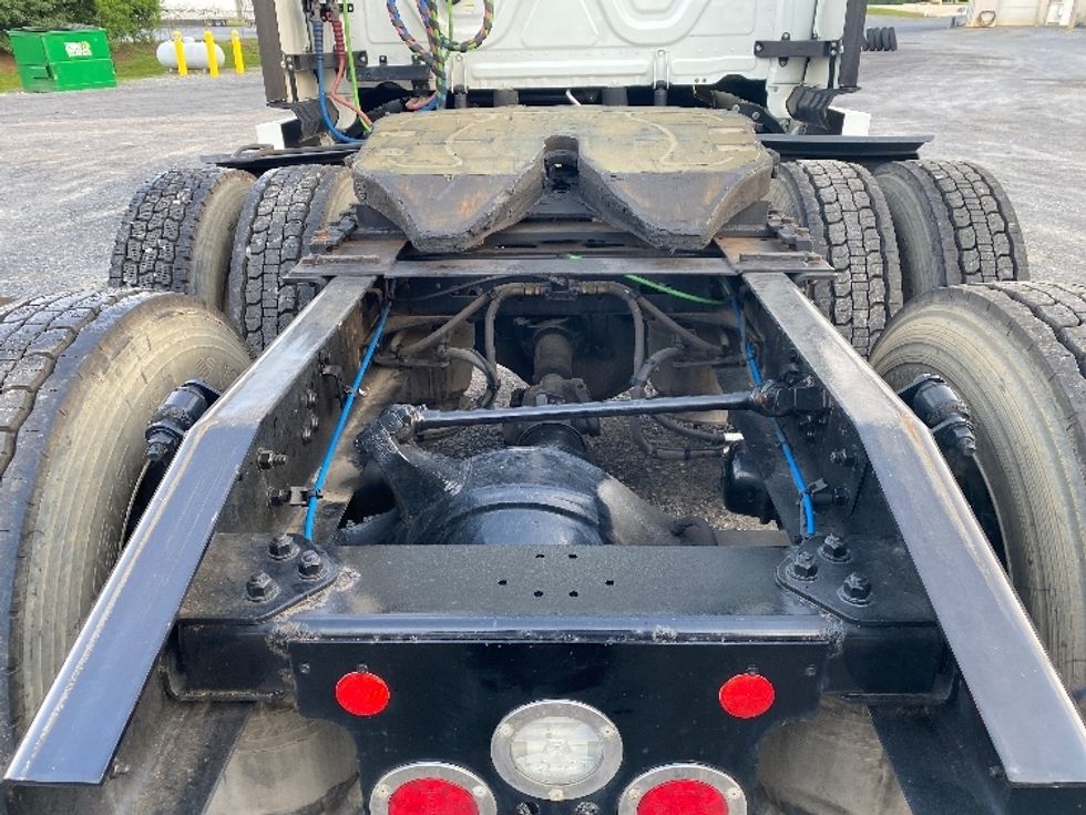 Sleeper Tractor-Heavy Duty Tractors-Freightliner-2021-T12664ST-Resaca-GA-439,053\n\t\tmiles-$ 74,500 - Image 6