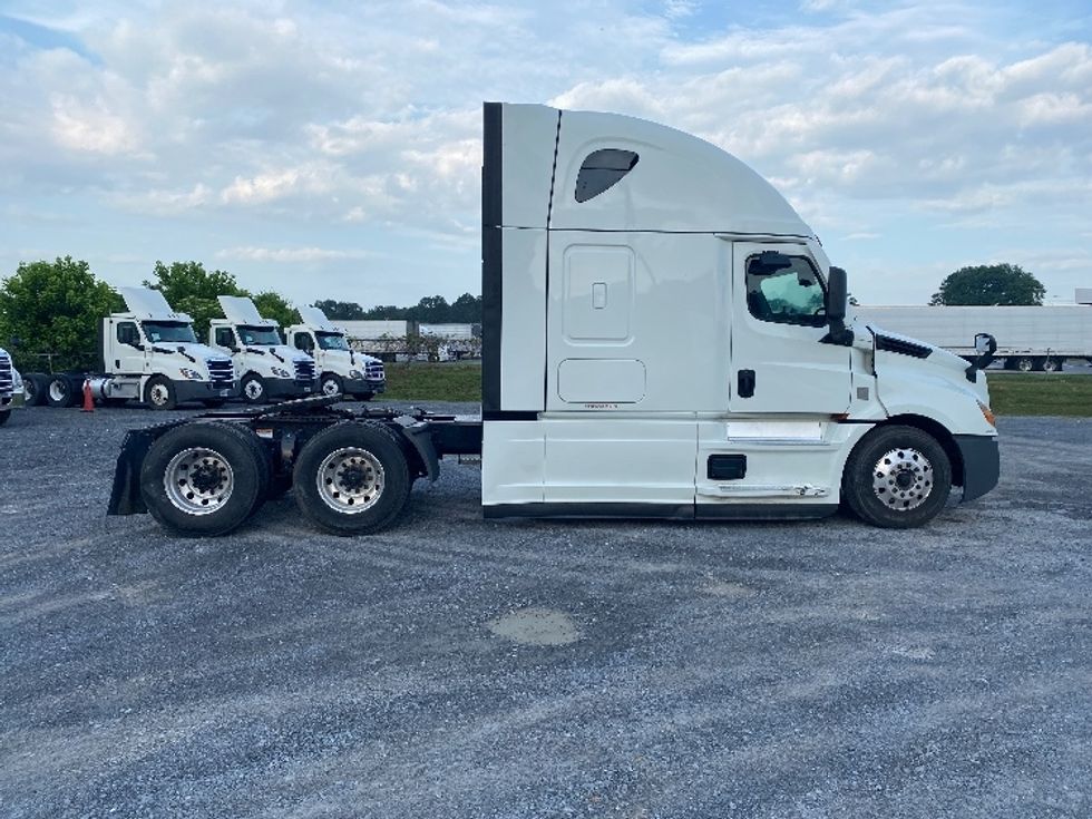 Sleeper Tractor-Heavy Duty Tractors-Freightliner-2021-T12664ST-Resaca-GA-439,053\n\t\tmiles-$ 74,500 - Image 8