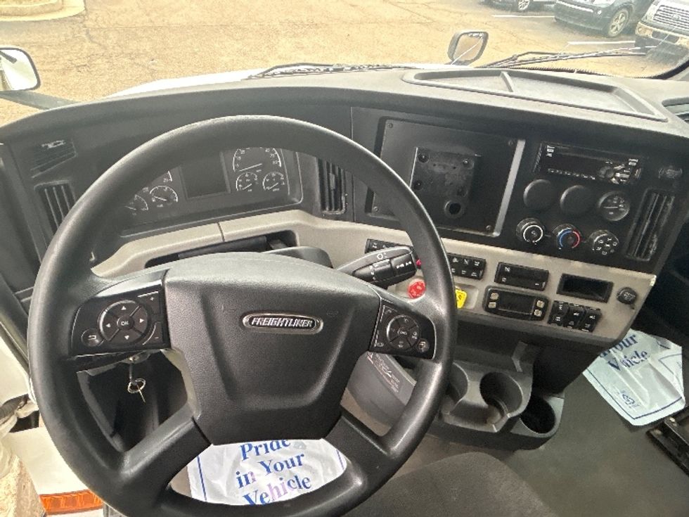 Sleeper Tractor-Heavy Duty Tractors-Freightliner-2021-T12664ST-Richland-MS-237,315\n\t\tmiles-$ 82,250 - Image 11
