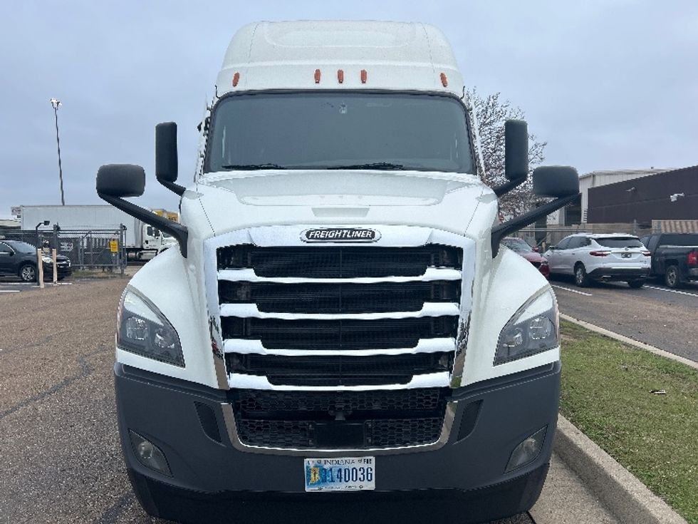 Sleeper Tractor-Heavy Duty Tractors-Freightliner-2021-T12664ST-Richland-MS-237,315\n\t\tmiles-$ 82,250 - Image 2