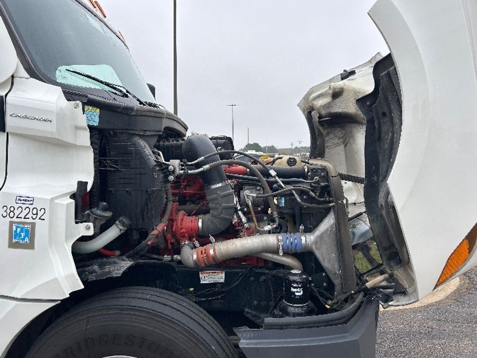 Sleeper Tractor-Heavy Duty Tractors-Freightliner-2021-T12664ST-Richland-MS-237,315\n\t\tmiles-$ 82,250 - Image 20