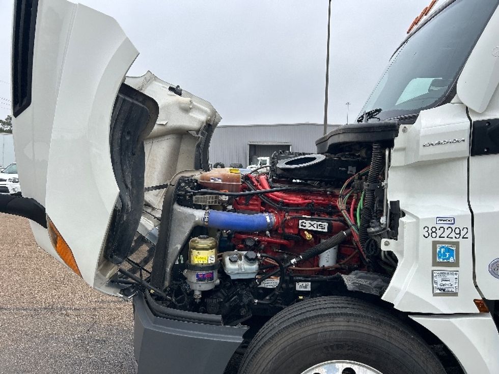 Sleeper Tractor-Heavy Duty Tractors-Freightliner-2021-T12664ST-Richland-MS-237,315\n\t\tmiles-$ 82,250 - Image 21