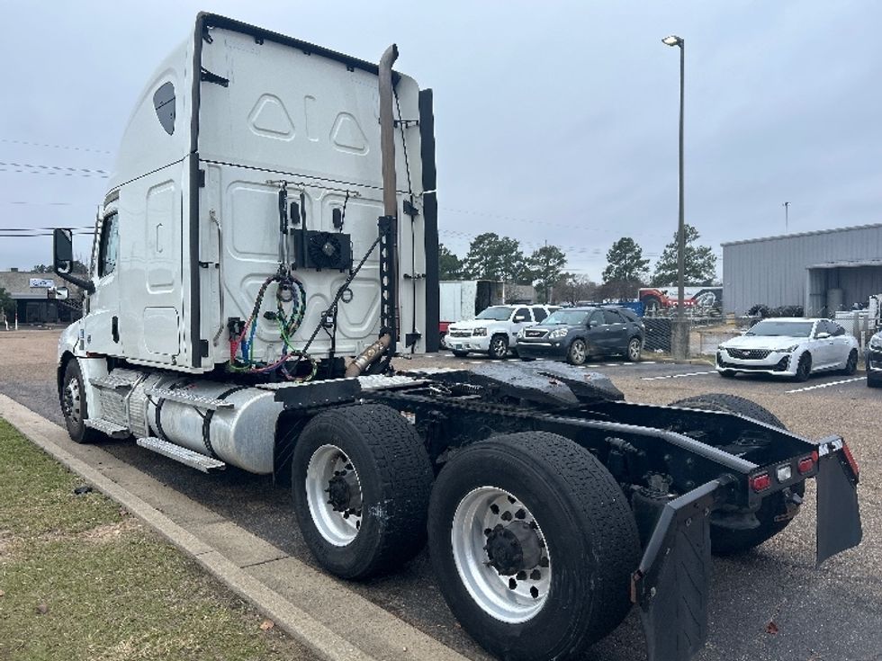 Sleeper Tractor-Heavy Duty Tractors-Freightliner-2021-T12664ST-Richland-MS-237,315\n\t\tmiles-$ 82,250 - Image 5