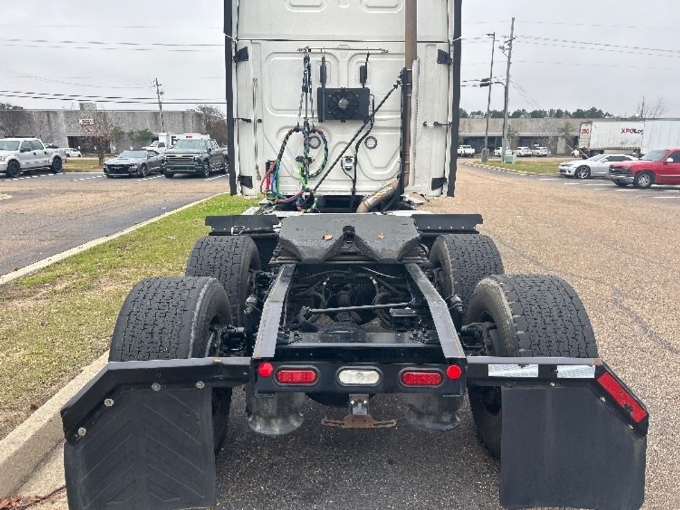 Sleeper Tractor-Heavy Duty Tractors-Freightliner-2021-T12664ST-Richland-MS-237,315\n\t\tmiles-$ 82,250 - Image 6