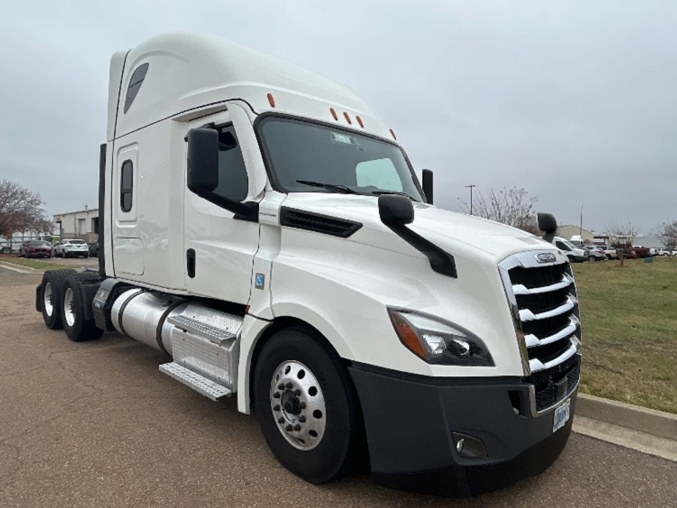 Sleeper Tractor-Heavy Duty Tractors-Freightliner-2021-T12664ST-Richland-MS-270,168\n\t\tmiles-$ 84,000 - Image 1