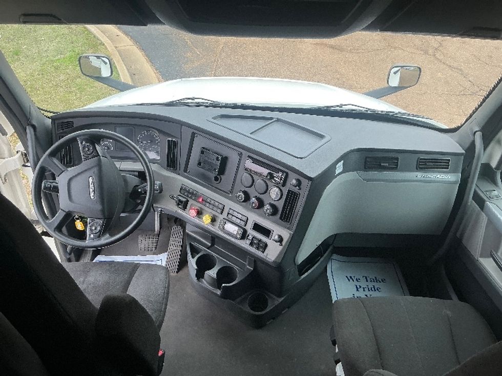 Sleeper Tractor-Heavy Duty Tractors-Freightliner-2021-T12664ST-Richland-MS-270,168\n\t\tmiles-$ 84,000 - Image 12