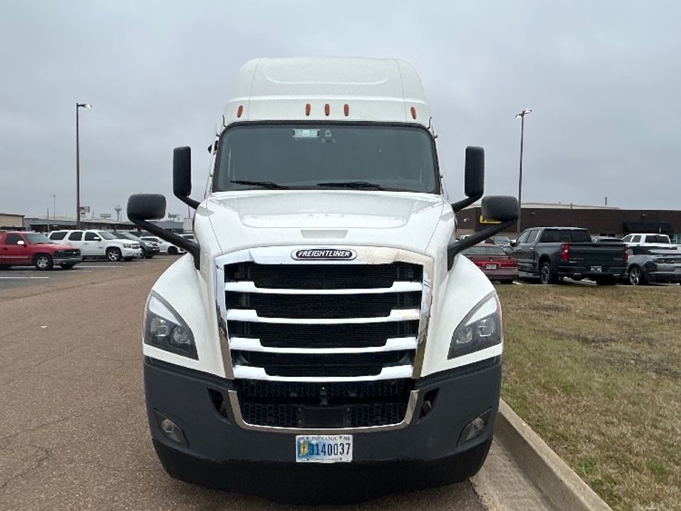 Sleeper Tractor-Heavy Duty Tractors-Freightliner-2021-T12664ST-Richland-MS-270,168\n\t\tmiles-$ 84,000 - Image 2