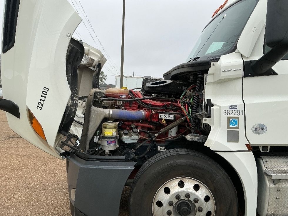 Sleeper Tractor-Heavy Duty Tractors-Freightliner-2021-T12664ST-Richland-MS-270,168\n\t\tmiles-$ 84,000 - Image 21