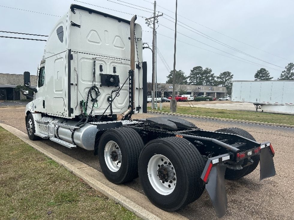 Sleeper Tractor-Heavy Duty Tractors-Freightliner-2021-T12664ST-Richland-MS-270,168\n\t\tmiles-$ 84,000 - Image 5