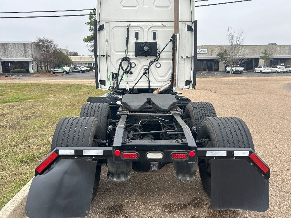 Sleeper Tractor-Heavy Duty Tractors-Freightliner-2021-T12664ST-Richland-MS-270,168\n\t\tmiles-$ 84,000 - Image 6