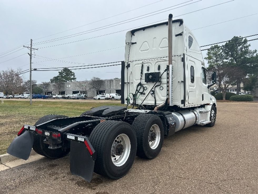 Sleeper Tractor-Heavy Duty Tractors-Freightliner-2021-T12664ST-Richland-MS-270,168\n\t\tmiles-$ 84,000 - Image 7