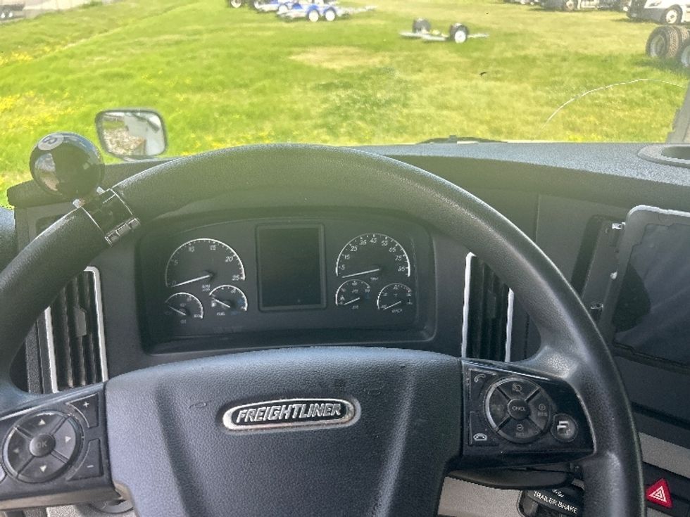 Sleeper Tractor-Heavy Duty Tractors-Freightliner-2021-T12664ST-Richland-MS-573,514\n\t\tmiles-$ 14,000 - Image 10