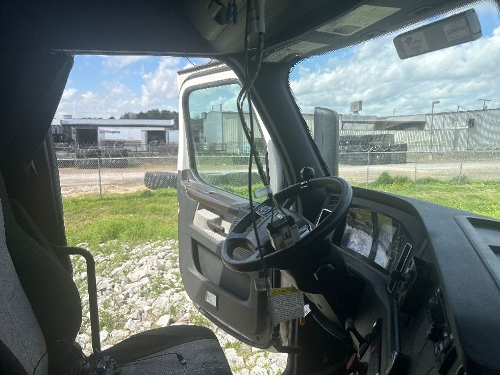 Sleeper Tractor-Heavy Duty Tractors-Freightliner-2021-T12664ST-Richland-MS-573,514\n\t\tmiles-$ 14,000 - Image 14