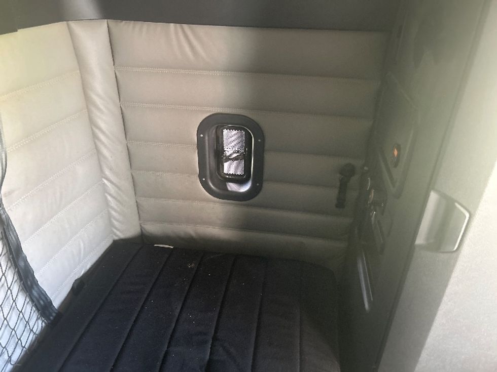 Sleeper Tractor-Heavy Duty Tractors-Freightliner-2021-T12664ST-Richland-MS-573,514\n\t\tmiles-$ 14,000 - Image 18