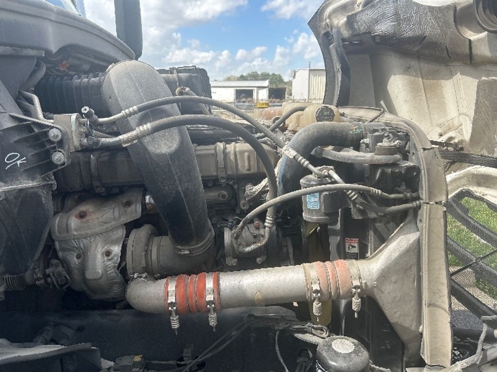 Sleeper Tractor-Heavy Duty Tractors-Freightliner-2021-T12664ST-Richland-MS-573,514\n\t\tmiles-$ 14,000 - Image 19