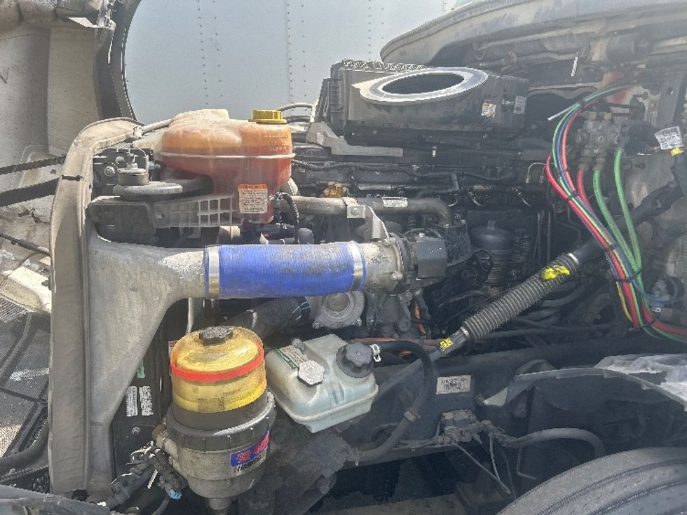 Sleeper Tractor-Heavy Duty Tractors-Freightliner-2021-T12664ST-Richland-MS-573,514\n\t\tmiles-$ 14,000 - Image 20