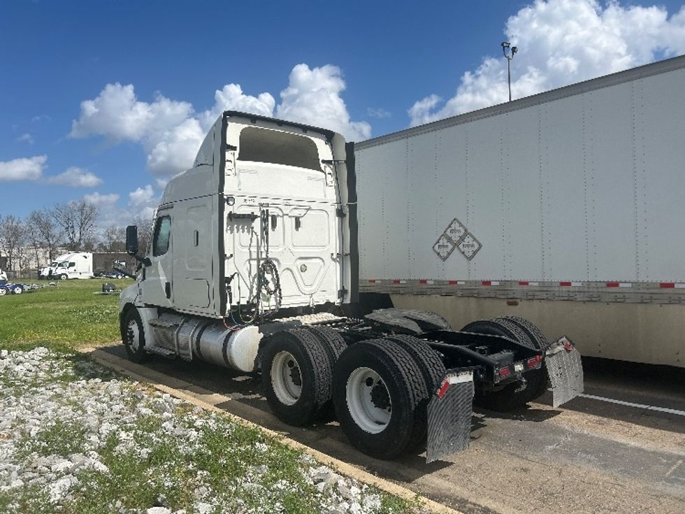 Sleeper Tractor-Heavy Duty Tractors-Freightliner-2021-T12664ST-Richland-MS-573,514\n\t\tmiles-$ 14,000 - Image 5