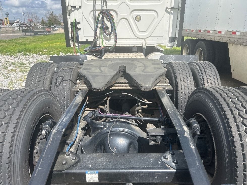 Sleeper Tractor-Heavy Duty Tractors-Freightliner-2021-T12664ST-Richland-MS-573,514\n\t\tmiles-$ 14,000 - Image 6