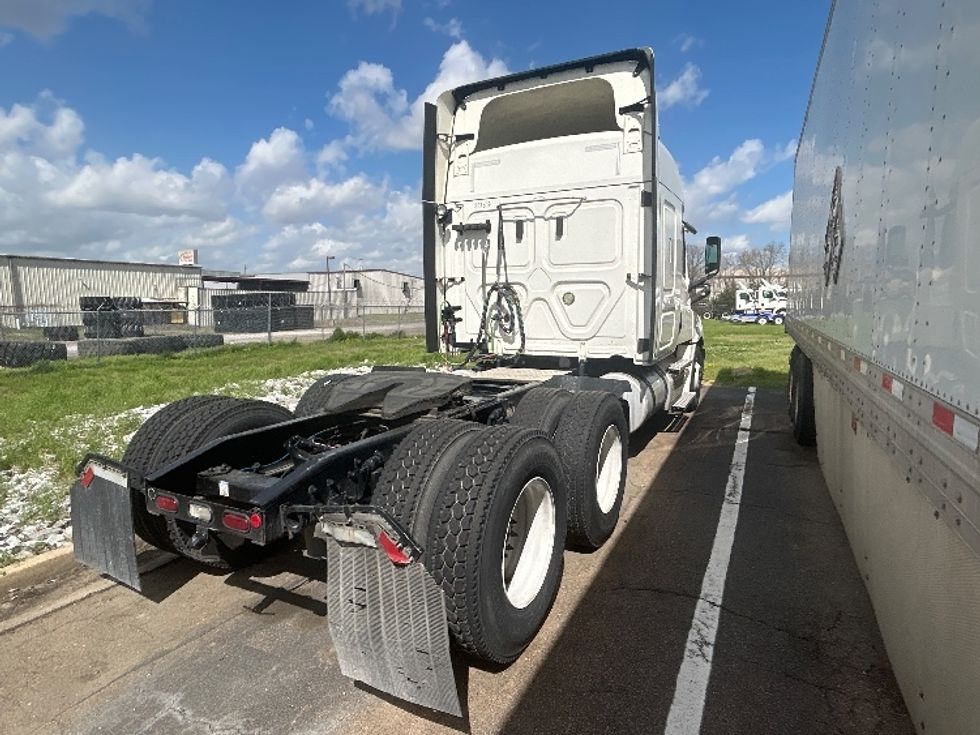 Sleeper Tractor-Heavy Duty Tractors-Freightliner-2021-T12664ST-Richland-MS-573,514\n\t\tmiles-$ 14,000 - Image 7