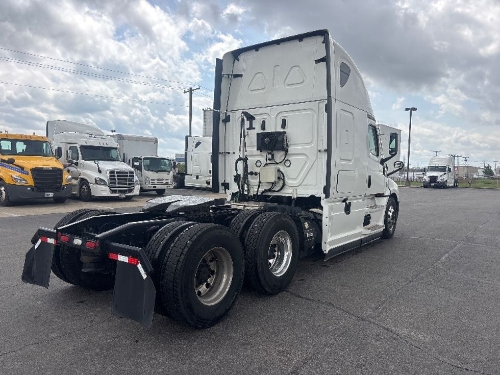 Sleeper Tractor-Heavy Duty Tractors-Freightliner-2021-T12664ST-Richmond-IN-711,432\n\t\tmiles-$ 40,750 - Image 7
