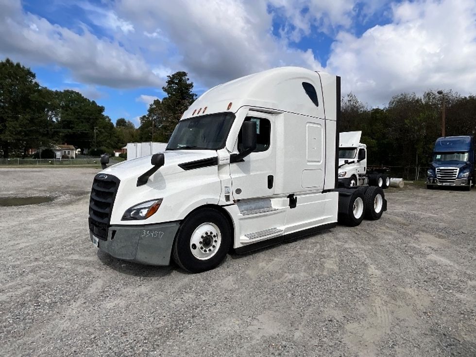 Sleeper Tractor-Heavy Duty Tractors-Freightliner-2021-T12664ST-Richmond-VA-495,192\n\t\tmiles-$ 64,500 - Image 1