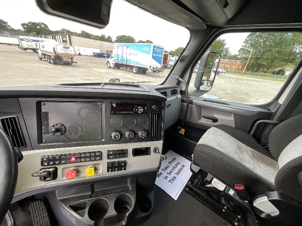 Sleeper Tractor-Heavy Duty Tractors-Freightliner-2021-T12664ST-Richmond-VA-495,192\n\t\tmiles-$ 64,500 - Image 12