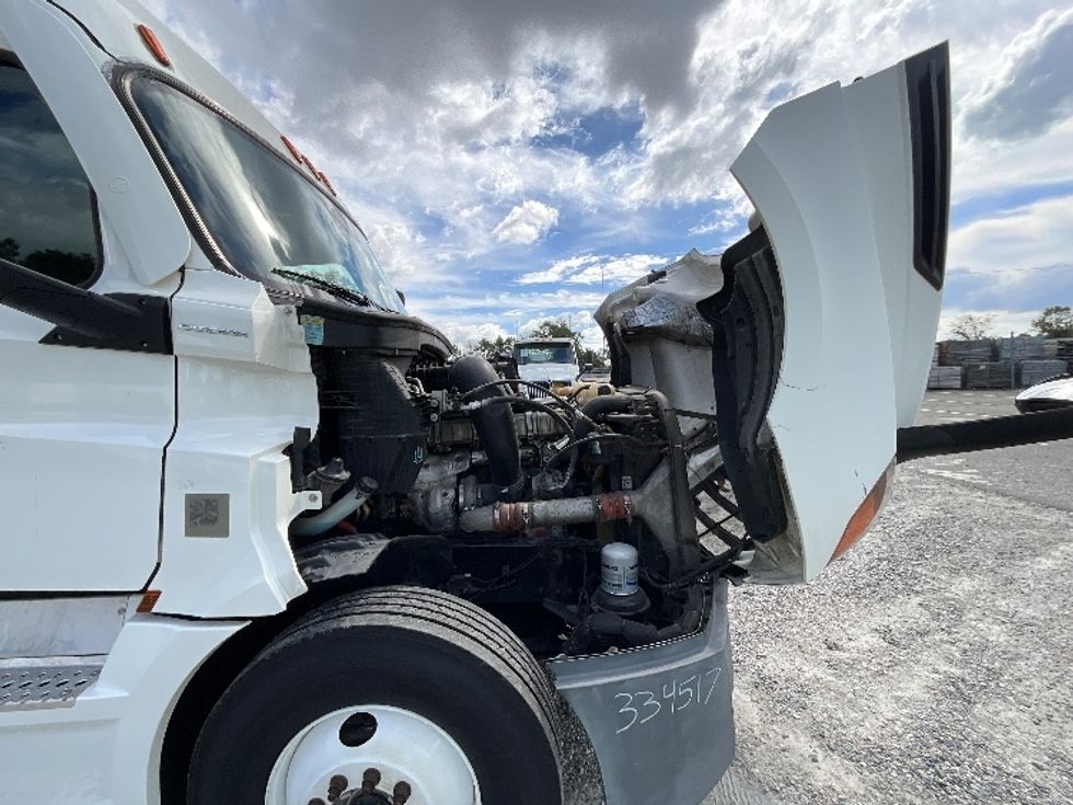 Sleeper Tractor-Heavy Duty Tractors-Freightliner-2021-T12664ST-Richmond-VA-495,192\n\t\tmiles-$ 64,500 - Image 21