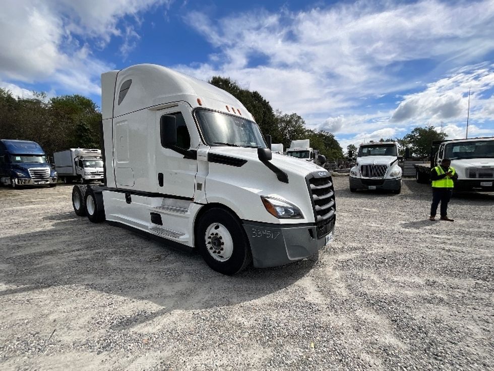 Sleeper Tractor-Heavy Duty Tractors-Freightliner-2021-T12664ST-Richmond-VA-495,192\n\t\tmiles-$ 64,500 - Image 3