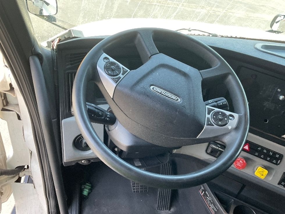 Sleeper Tractor-Heavy Duty Tractors-Freightliner-2021-T12664ST-Riviera Beach-FL-545,044\n\t\tmiles-$ 59,500 - Image 10