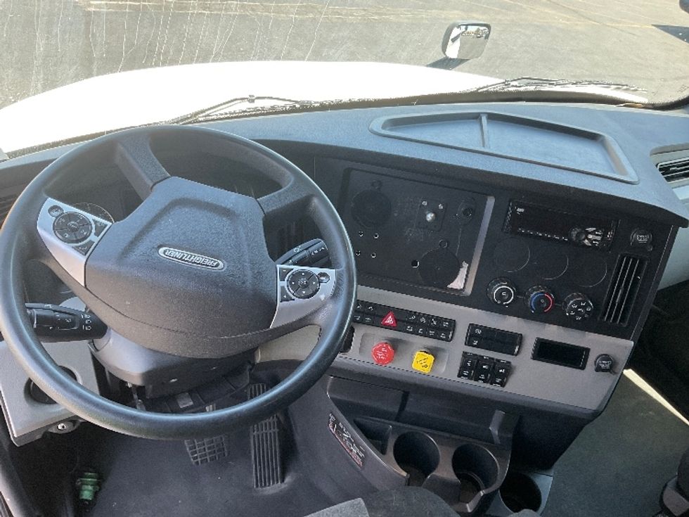 Sleeper Tractor-Heavy Duty Tractors-Freightliner-2021-T12664ST-Riviera Beach-FL-545,044\n\t\tmiles-$ 59,500 - Image 11