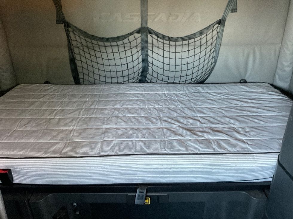 Sleeper Tractor-Heavy Duty Tractors-Freightliner-2021-T12664ST-Riviera Beach-FL-545,044\n\t\tmiles-$ 59,500 - Image 15