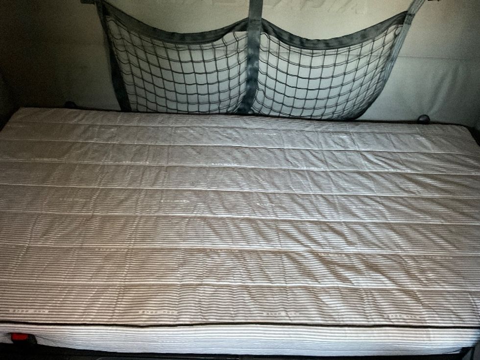 Sleeper Tractor-Heavy Duty Tractors-Freightliner-2021-T12664ST-Riviera Beach-FL-545,044\n\t\tmiles-$ 59,500 - Image 16