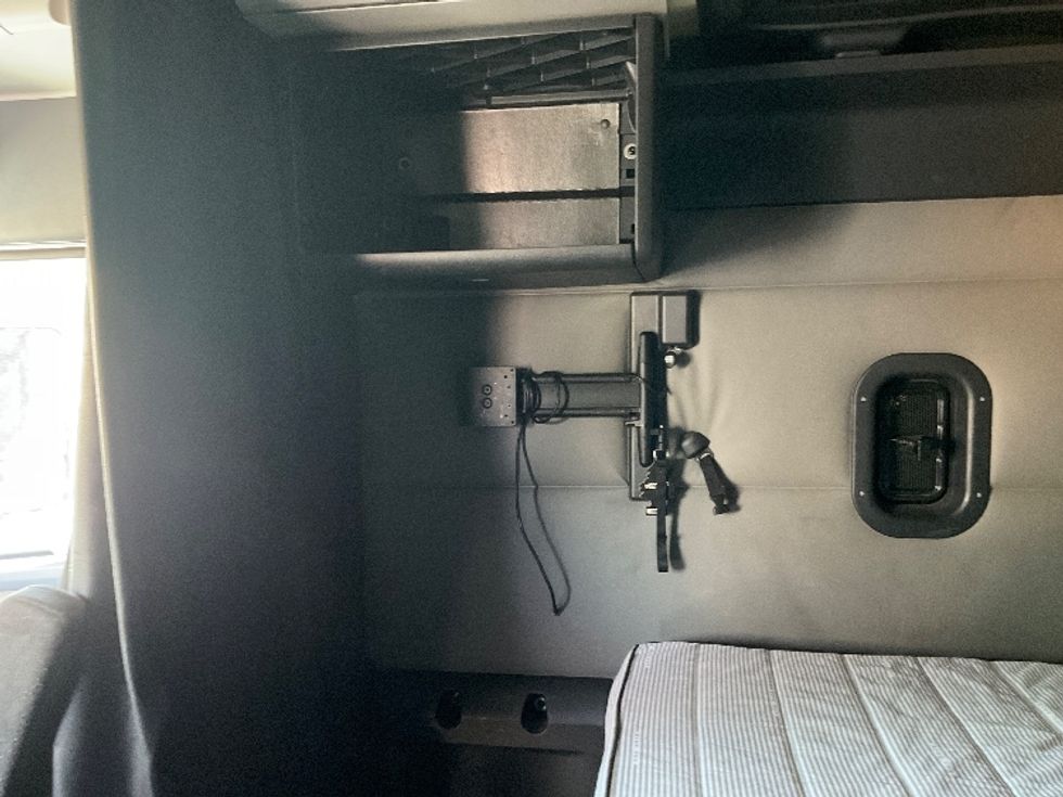 Sleeper Tractor-Heavy Duty Tractors-Freightliner-2021-T12664ST-Riviera Beach-FL-545,044\n\t\tmiles-$ 59,500 - Image 18