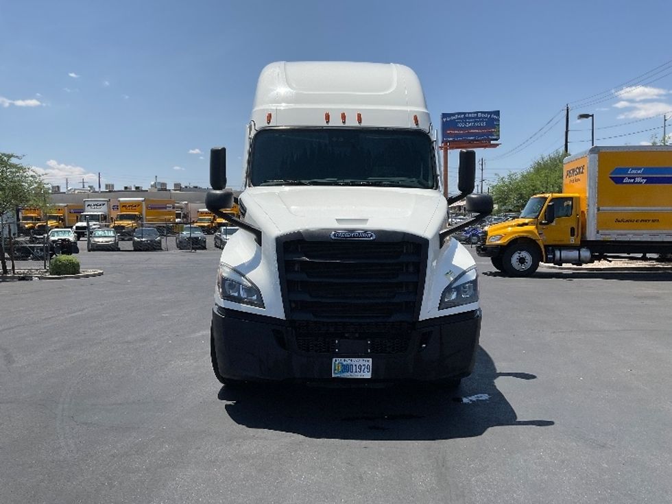 Sleeper Tractor-Heavy Duty Tractors-Freightliner-2021-T12664ST-Riviera Beach-FL-545,044\n\t\tmiles-$ 59,500 - Image 2