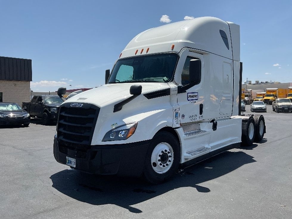 Sleeper Tractor-Heavy Duty Tractors-Freightliner-2021-T12664ST-Riviera Beach-FL-545,044\n\t\tmiles-$ 59,500 - Image 3