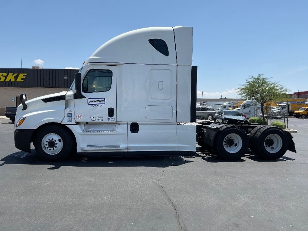 Sleeper Tractor-Heavy Duty Tractors-Freightliner-2021-T12664ST-Riviera Beach-FL-545,044\n\t\tmiles-$ 59,500 - Image 4