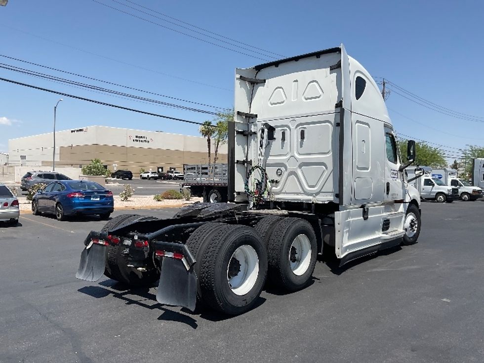 Sleeper Tractor-Heavy Duty Tractors-Freightliner-2021-T12664ST-Riviera Beach-FL-545,044\n\t\tmiles-$ 59,500 - Image 7