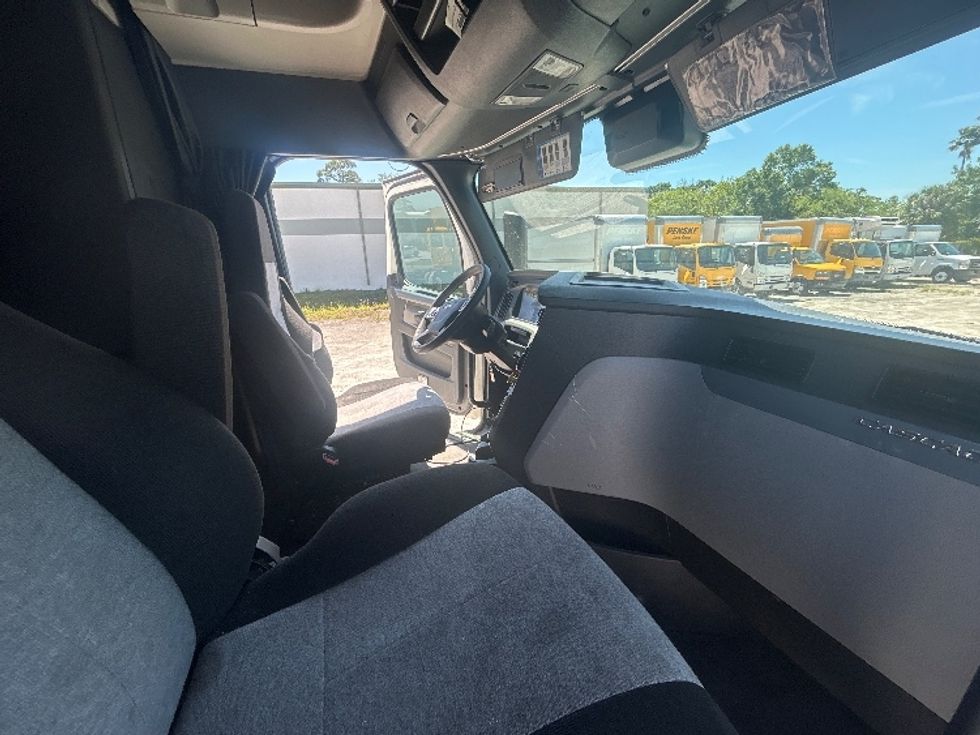 Sleeper Tractor-Heavy Duty Tractors-Freightliner-2021-T12664ST-Riviera Beach-FL-648,922\n\t\tmiles-$ 50,500 - Image 15