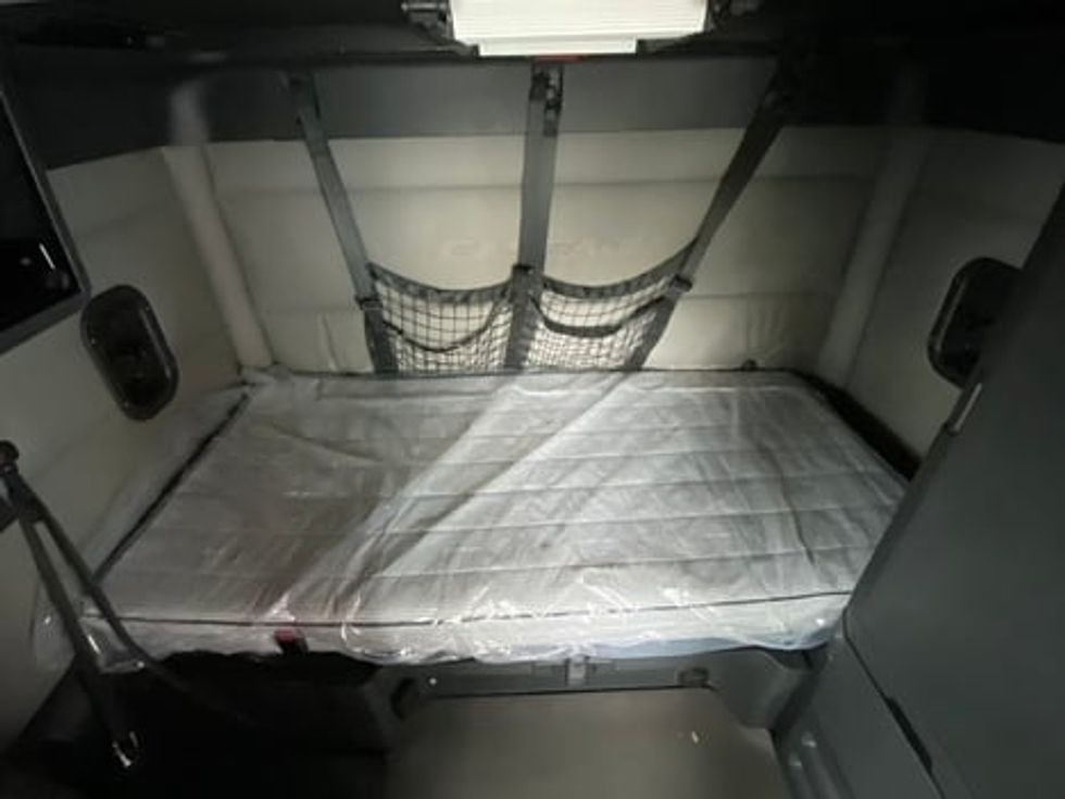 Sleeper Tractor-Heavy Duty Tractors-Freightliner-2021-T12664ST-Riviera Beach-FL-648,922\n\t\tmiles-$ 50,500 - Image 16