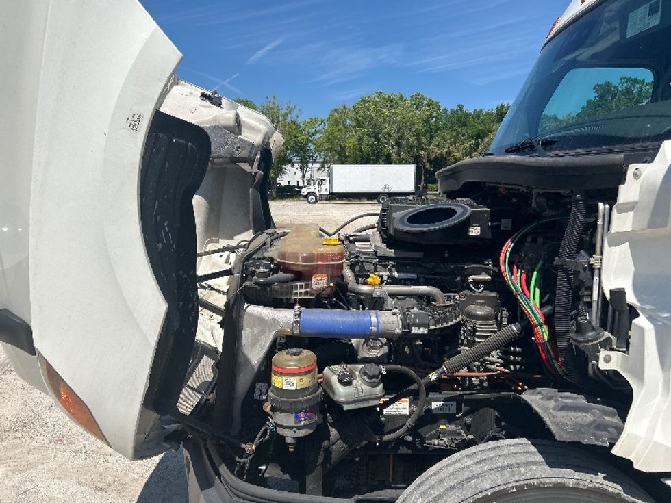 Sleeper Tractor-Heavy Duty Tractors-Freightliner-2021-T12664ST-Riviera Beach-FL-648,922\n\t\tmiles-$ 50,500 - Image 18