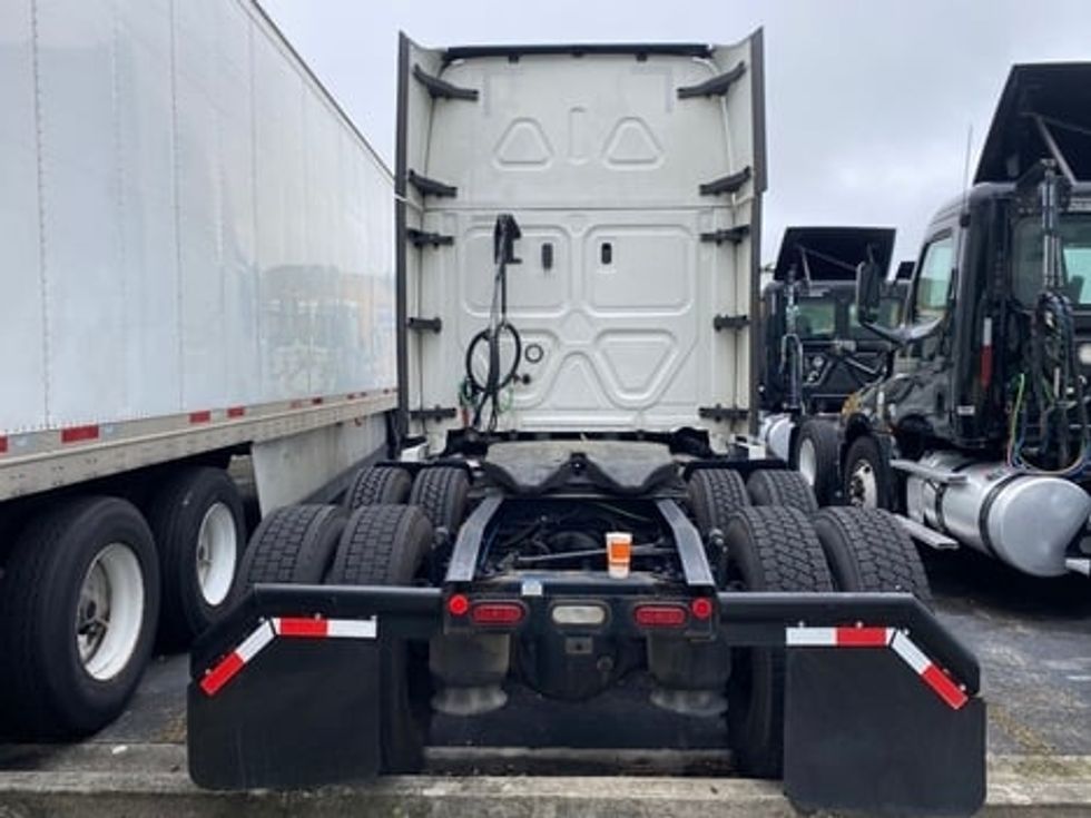 Sleeper Tractor-Heavy Duty Tractors-Freightliner-2021-T12664ST-Riviera Beach-FL-648,922\n\t\tmiles-$ 50,500 - Image 5