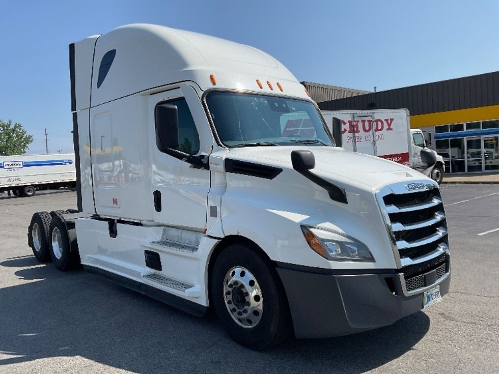 Sleeper Tractor-Heavy Duty Tractors-Freightliner-2021-T12664ST-Rochester-NY-434,210\n\t\tmiles-$ 71,000 - Image 1